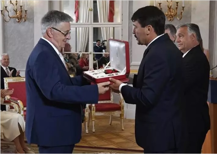 Lovász receives the prestigious hungarian order of saint stephen
