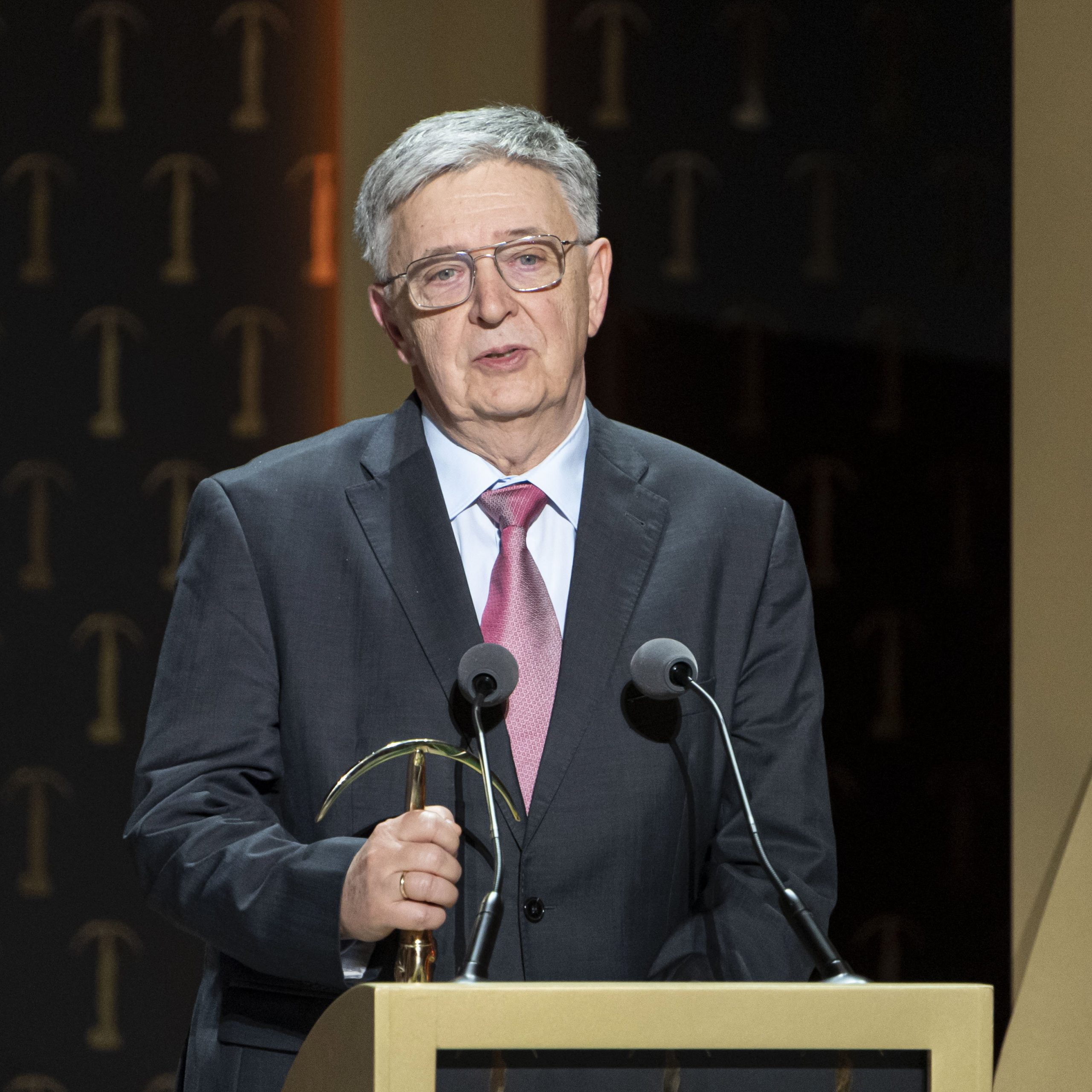 László Lovász receives the Prima Primissima award